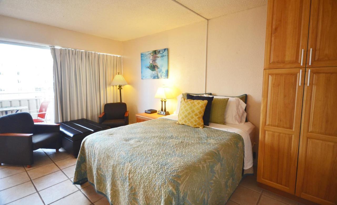 Sea Shore 75 Steps From Waikiki Beach And Sleeps 1 - 3! Apartment Honolulu Exterior photo