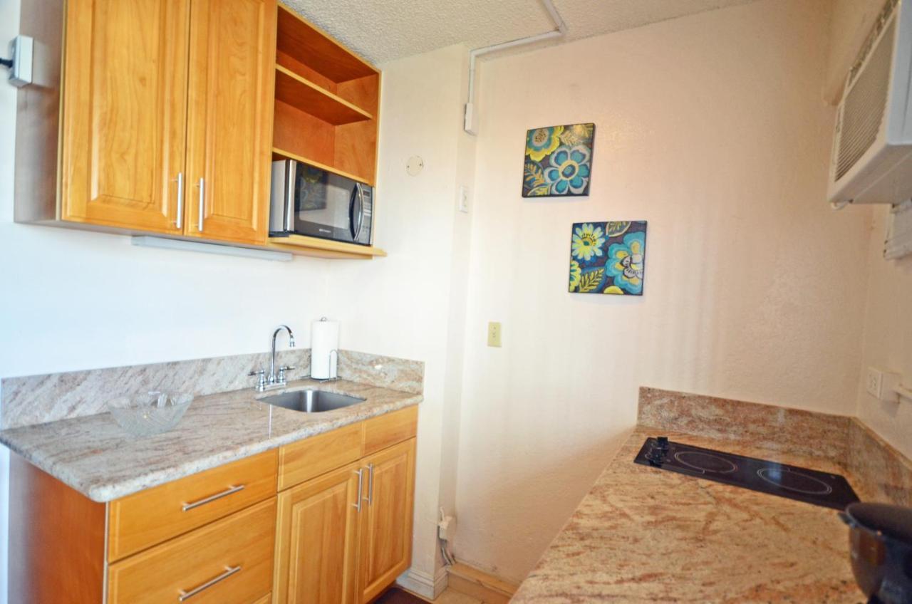 Sea Shore 75 Steps From Waikiki Beach And Sleeps 1 - 3! Apartment Honolulu Exterior photo